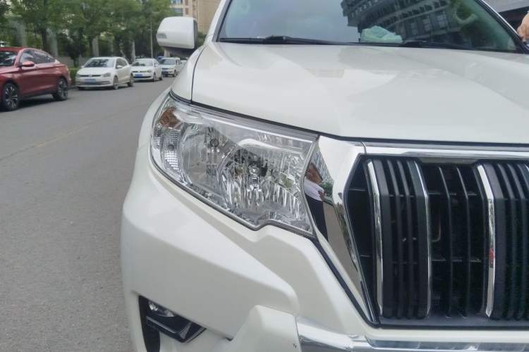 Used Toyota Prado 2018 2.7L Parallel Import Right Front Headlight