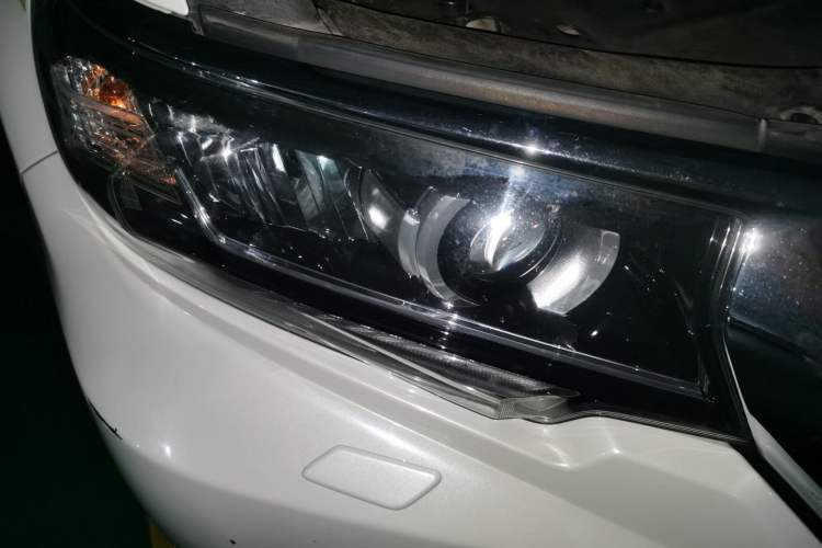 Used Toyota Prado 2018 3.5L Automatic TX-L with Rear-Mounted Spare Tire Right Front Headlight