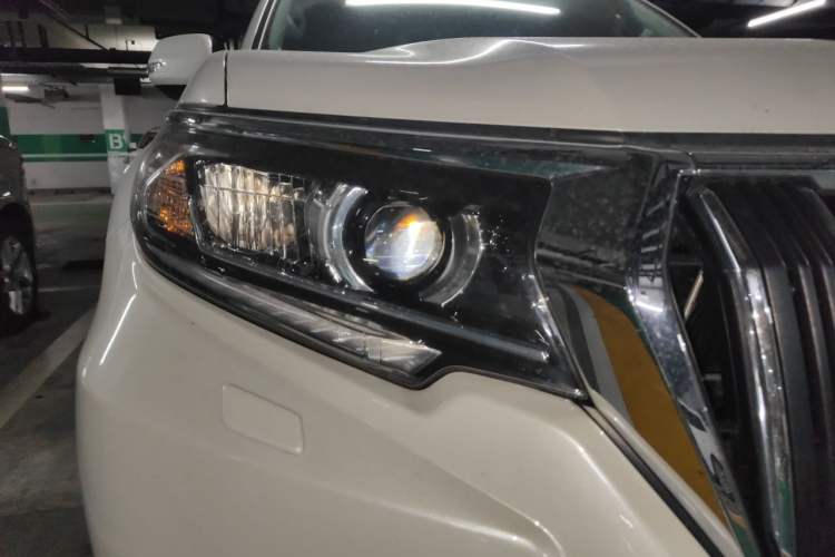 Used Toyota Prado 2018 3.5L Automatic TX-L Right Front Headlight