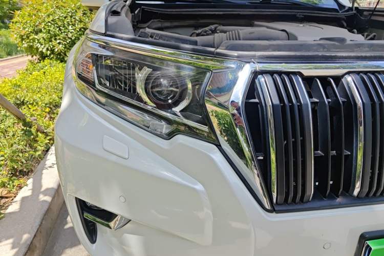 Used Toyota Prado 2018 3.5L Automatic TX-L with Rear-Mounted Spare Tire Right Front Headlight