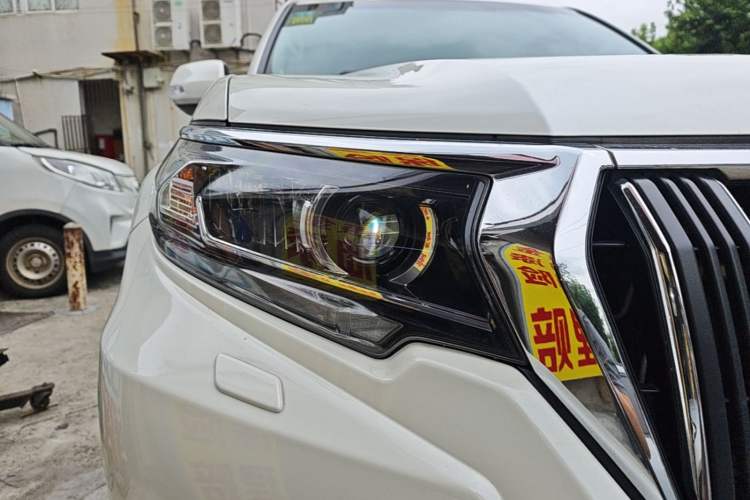 Used Toyota Prado  Right Front Headlight