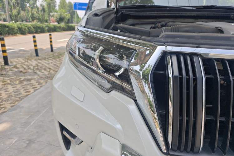Used Toyota Prado 2018 3.5L Automatic TX-L with Rear-Mounted Spare Tire Right Front Headlight