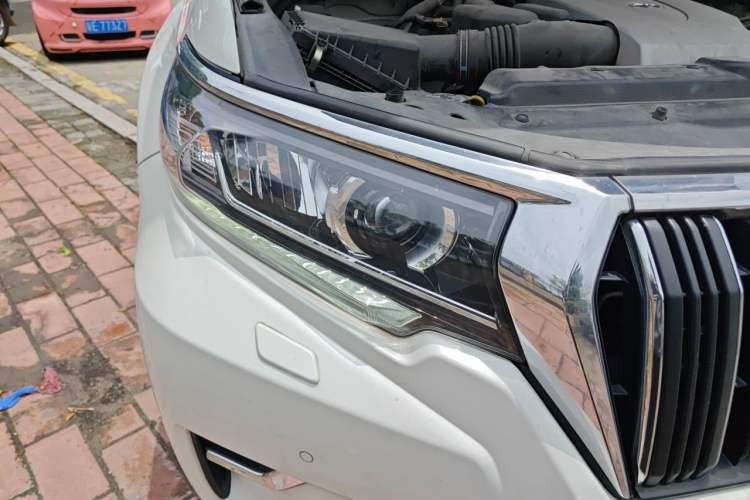 Used Toyota Prado 2018 3.5L Automatic TX-L with Rear-Mounted Spare Tire Right Front Headlight