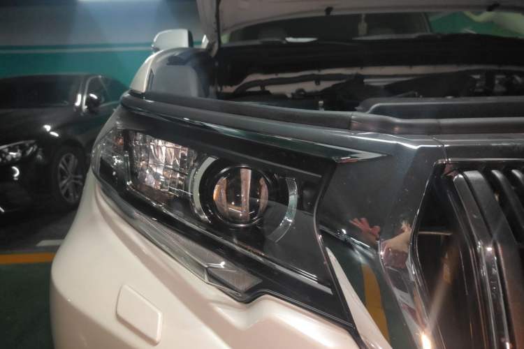 Used Toyota Prado  Right Front Headlight