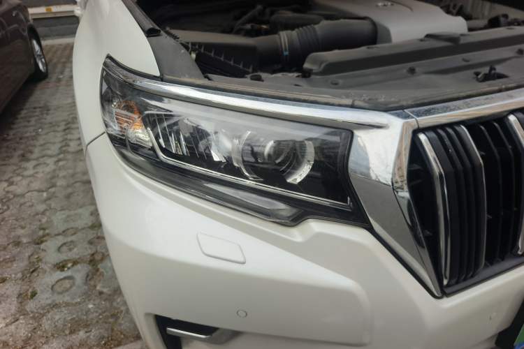 Used Toyota Prado 2018 3.5L Automatic TX-L with Rear-Mounted Spare Tire Right Front Headlight