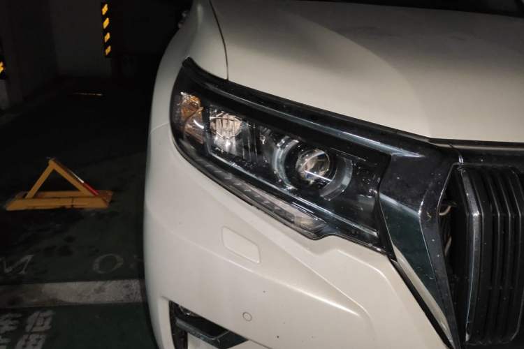 Used Toyota Prado 2018 3.5L Automatic TX-L with Rear-Mounted Spare Tire Right Front Headlight