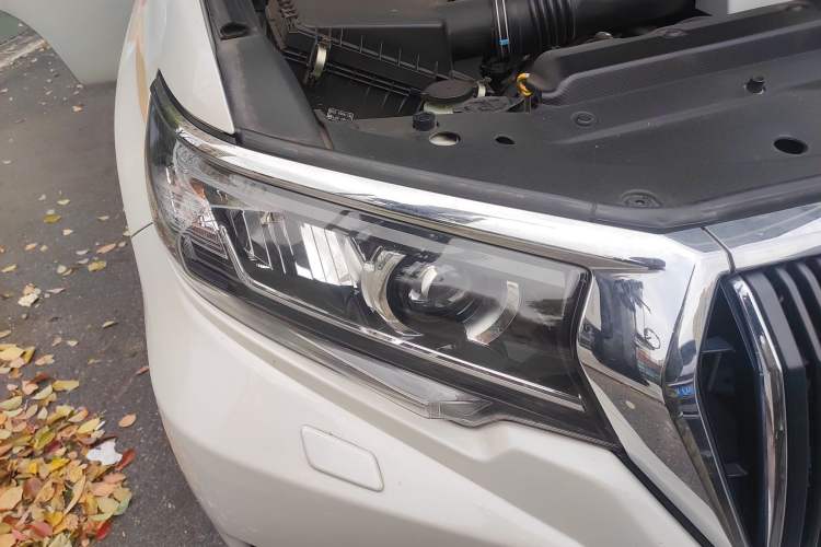 Used Toyota Prado 2018 3.5L Automatic TX-L with Rear-Mounted Spare Tire Right Front Headlight