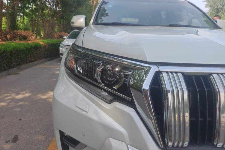 Used Toyota Prado 2018 3.5L Automatic TX-L with Rear-Mounted Spare Tire Right Front Headlight