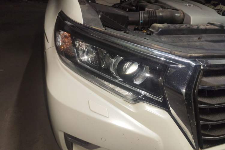 Used Toyota Prado 2018 3.5L Automatic TX-L with Rear-Mounted Spare Tire Right Front Headlight