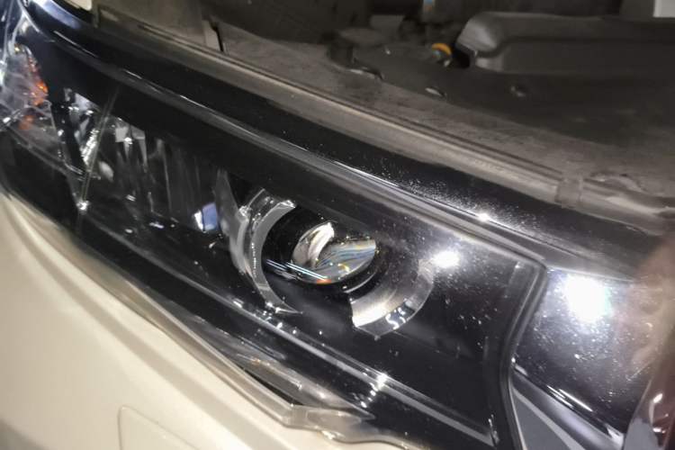 Used Toyota Prado 2018 3.5L Automatic TX-L with Rear-Mounted Spare Tire Right Front Headlight