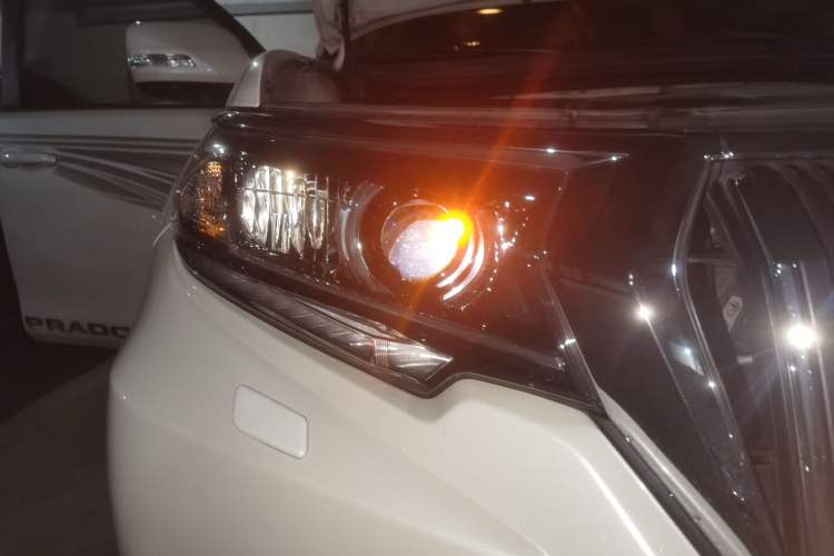Used Toyota Prado 2018 3.5L Automatic TX-L Right Front Headlight
