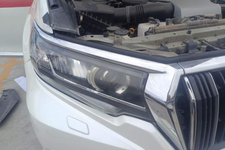 Used Toyota Prado 2018 3.5L Automatic TX-L with Rear-Mounted Spare Tire Right Front Headlight