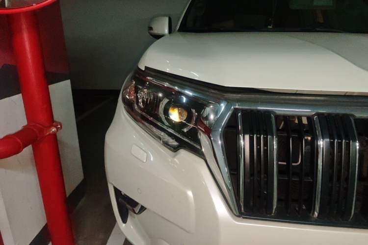 Used Toyota Prado 2018 3.5L Automatic TX-L with Rear-Mounted Spare Tire Right Front Headlight