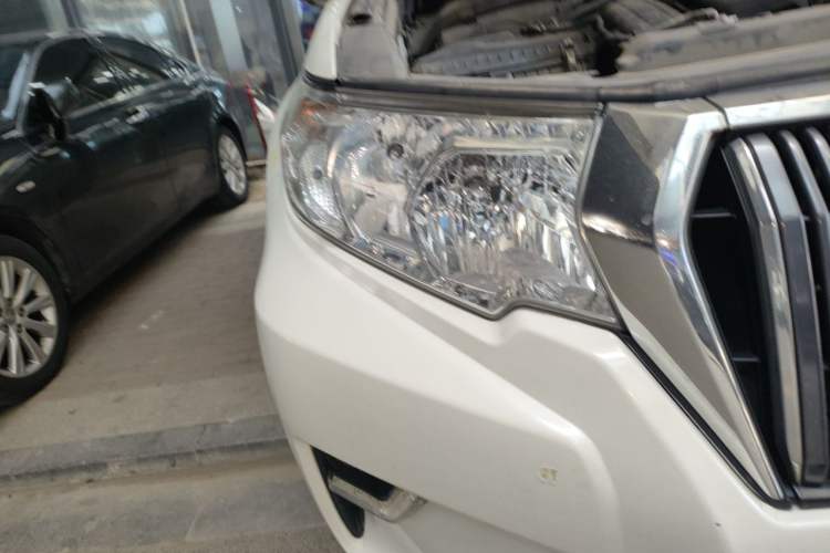 Used Toyota Prado  Right Front Headlight