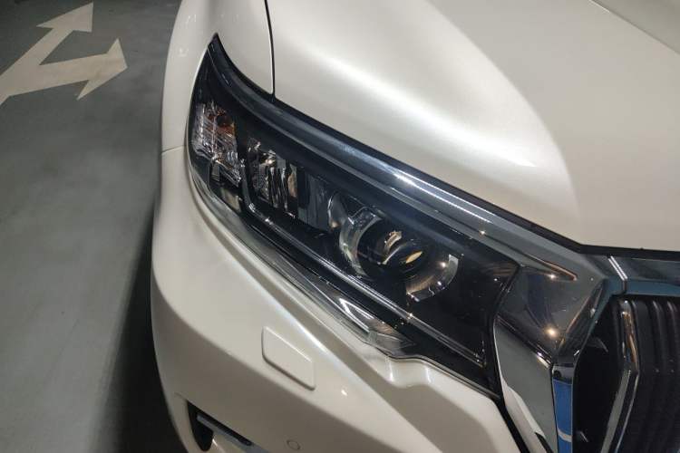 Used Toyota Prado 2018 3.5L Automatic TX-L with Rear-Mounted Spare Tire Right Front Headlight