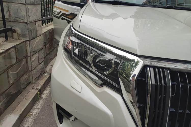 Used Toyota Prado 2018 3.5L Automatic TX-L with Rear-Mounted Spare Tire Right Front Headlight