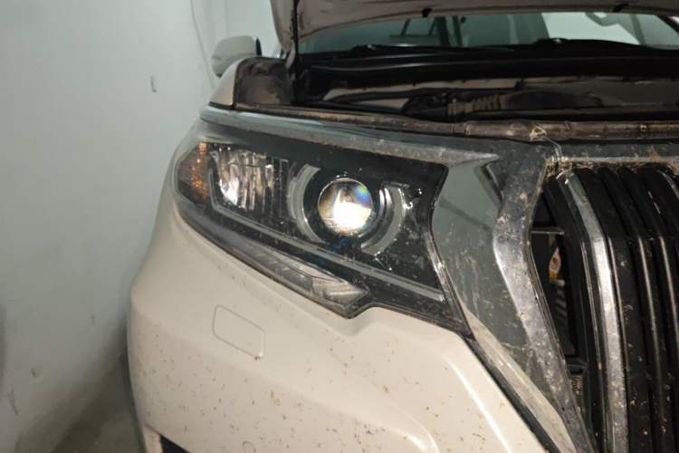 Used Toyota Prado  Right Front Headlight