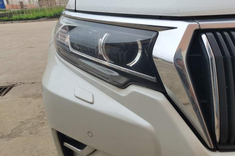 Used Toyota Prado 2018 3.5L Automatic TX-L with Rear-Mounted Spare Tire Right Front Headlight