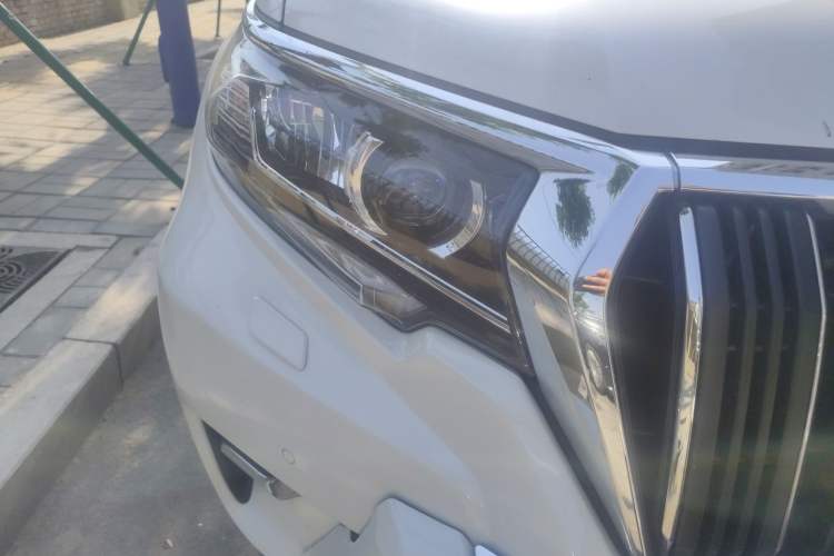 Used Toyota Prado 2018 3.5L Automatic TX-L with Rear-Mounted Spare Tire Right Front Headlight