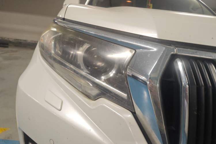 Used Toyota Prado 2018 3.5L Automatic TX-L with Rear-Mounted Spare Tire Right Front Headlight