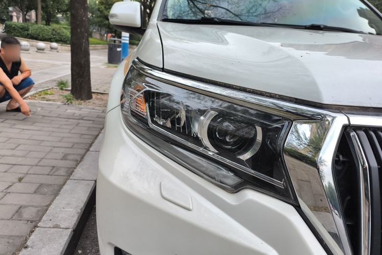 Used Toyota Prado 2018 3.5L Automatic TX-L with Rear-Mounted Spare Tire Right Front Headlight