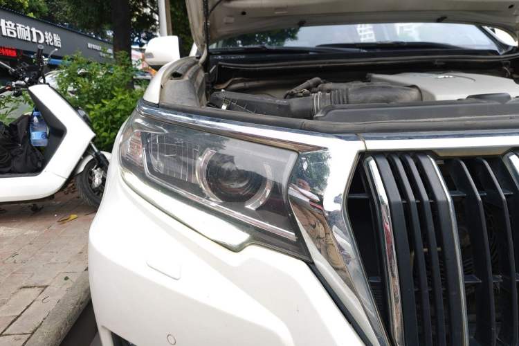 Used Toyota Prado 2018 3.5L Automatic TX-L with Rear-Mounted Spare Tire Right Front Headlight