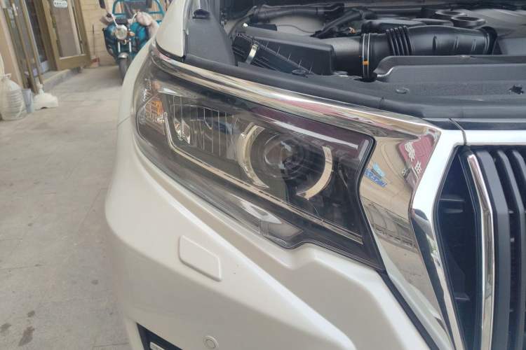 Used Toyota Prado  Right Front Headlight