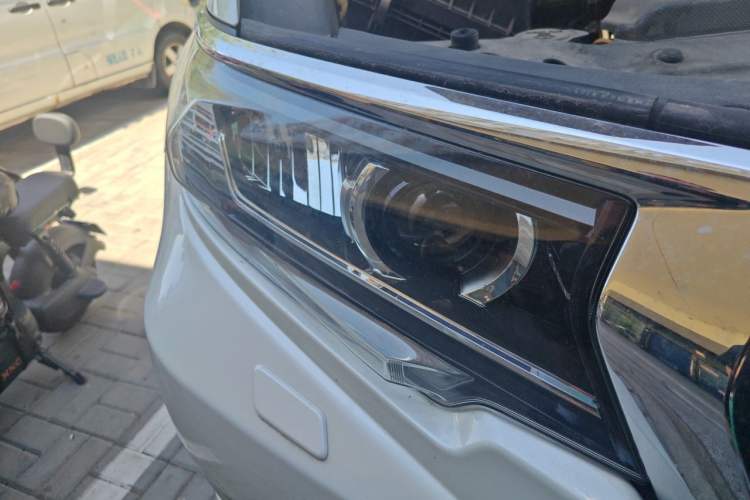 Used Toyota Prado 2018 3.5L Automatic TX-L with Rear-Mounted Spare Tire Right Front Headlight