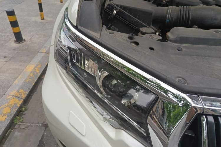 Used Toyota Prado 2018 3.5L Automatic TX-L with Rear-Mounted Spare Tire Right Front Headlight