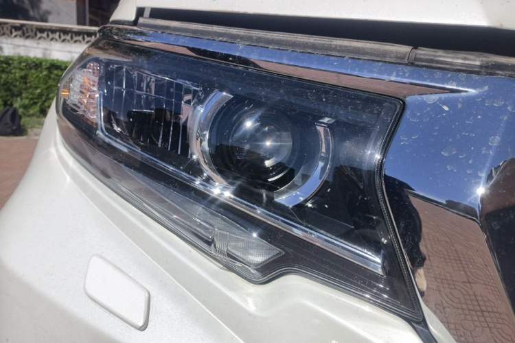 Used Toyota Prado 2018 3.5L Automatic VX NAVI with Rear-Mounted Spare Tire Right Front Headlight