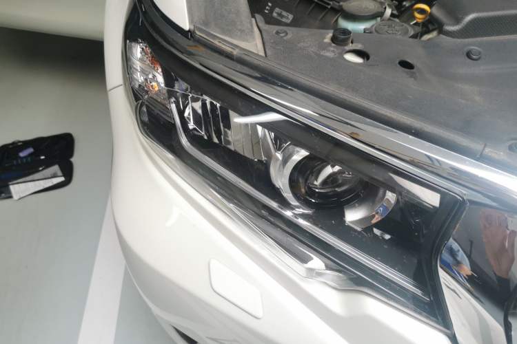 Used Toyota Prado 2018 3.5L Automatic TX-L with Rear-Mounted Spare Tire Right Front Headlight