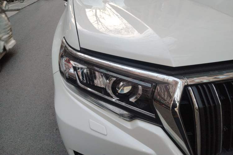 Used Toyota Prado 2018 3.5L Automatic TX-L with Rear-Mounted Spare Tire Right Front Headlight