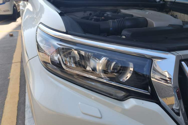 Used Toyota Prado 2018 3.5L Automatic TX-L with Rear-Mounted Spare Tire Right Front Headlight