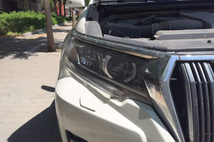 Used Toyota Prado 2018 3.5L Automatic TX-L with Rear-Mounted Spare Tire Right Front Headlight