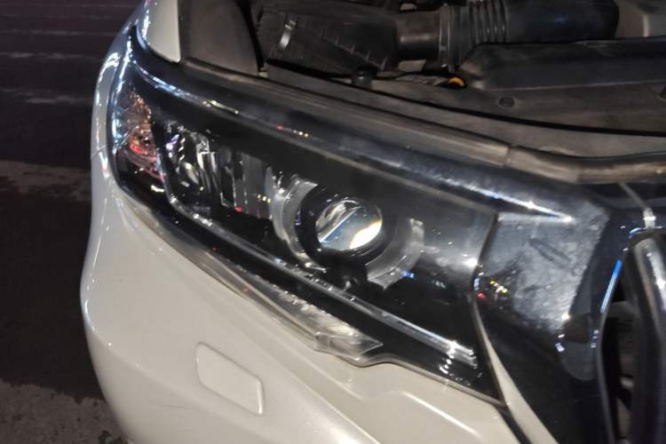 Used Toyota Prado 2018 3.5L Automatic TX-L with Rear-Mounted Spare Tire Right Front Headlight