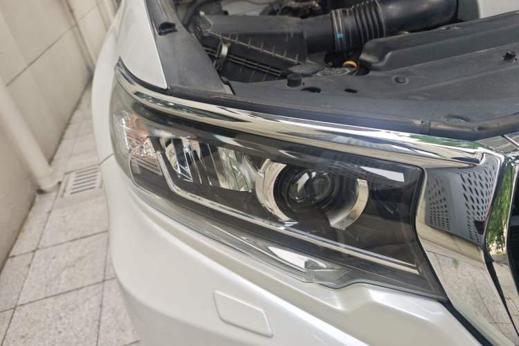 Used Toyota Prado 2018 3.5L Automatic TX-L with Rear-Mounted Spare Tire Right Front Headlight