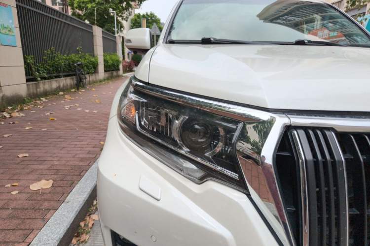 Used Toyota Prado 2018 3.5L Automatic TX-L with Rear-Mounted Spare Tire Right Front Headlight