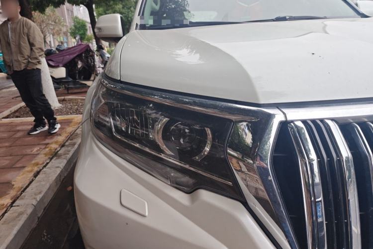 Used Toyota Prado 2018 3.5L Automatic TX-L with Rear-Mounted Spare Tire Right Front Headlight