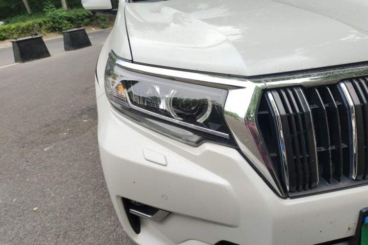 Used Toyota Prado 2018 3.5L Automatic TX-L with Rear-Mounted Spare Tire Right Front Headlight