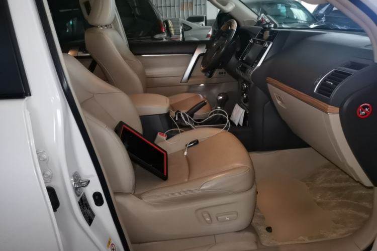 Used Toyota Prado 2018 3.5L Automatic VX NAVI with Rear-Mounted Spare Tire Right Front Seat