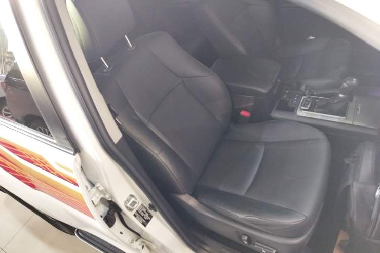 Used Toyota Prado 2018 3.5L Automatic TX-L with Rear-Mounted Spare Tire Right Front Seat