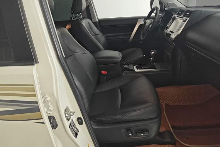 Used Toyota Prado 2018 3.5L Automatic TX-L NAVI with Rear-Mounted Spare Tire Right Front Seat