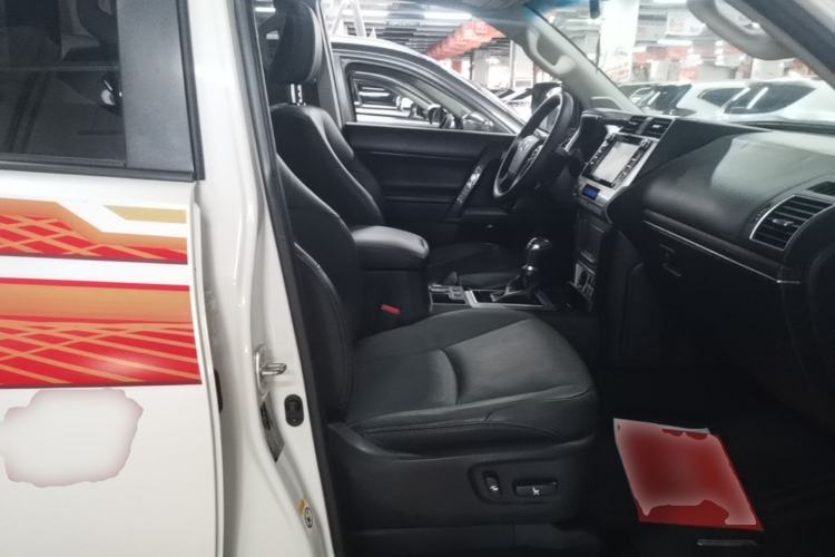 Used Toyota Prado 2018 3.5L Automatic TX-L with Rear-Mounted Spare Tire Right Front Seat