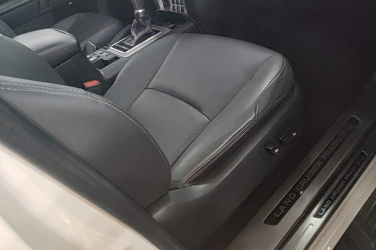 Used Toyota Prado 2018 3.5L Automatic TX-L with Rear-Mounted Spare Tire Right Front Seat