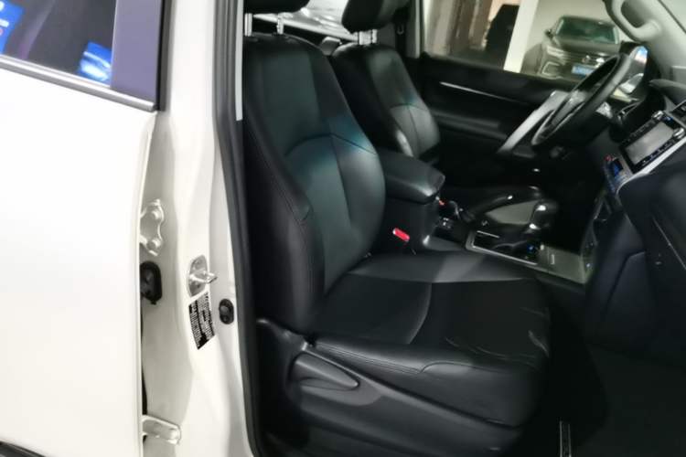Used Toyota Prado 2018 3.5L Automatic TX Right Front Seat