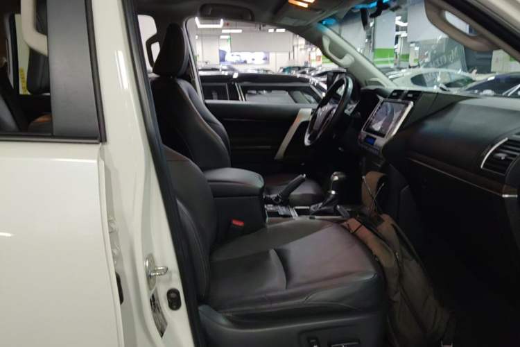 Used Toyota Prado 2018 3.5L Automatic TX-L Right Front Seat