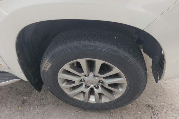 Used Toyota Prado 2018 3.5L Automatic TX-L with Rear-Mounted Spare Tire Right Front Wheel Hub