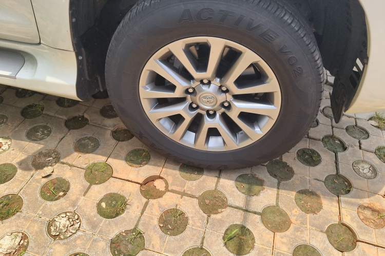 Used Toyota Prado 2018 3.5L Automatic TX Right Front Wheel Hub