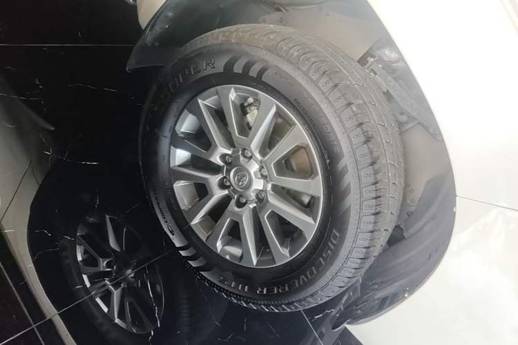 Used Toyota Prado 2018 3.5L Automatic TX-L NAVI with Rear-Mounted Spare Tire Right Front Wheel Hub