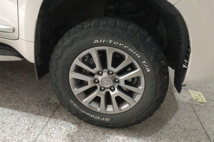 Used Toyota Prado 2018 3.5L Automatic TX-L Right Front Wheel Hub